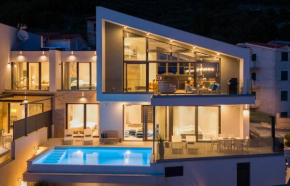NEW! Villa Flower with 3 en-suite bedrooms, heated pool, sea views